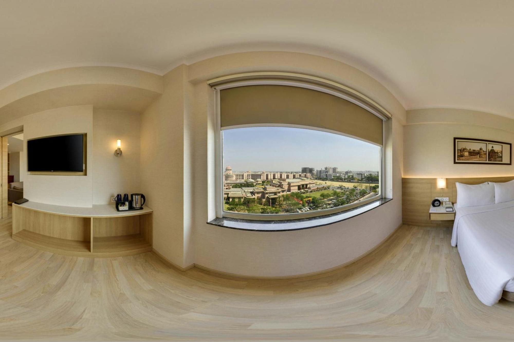 Fairfield By Marriott Lucknow Hotel Екстериор снимка